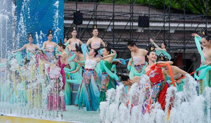2026 Hainan Qixian Hot Spring Water Festival Opens with Tens of Thousands Celebrating Qixi Festival